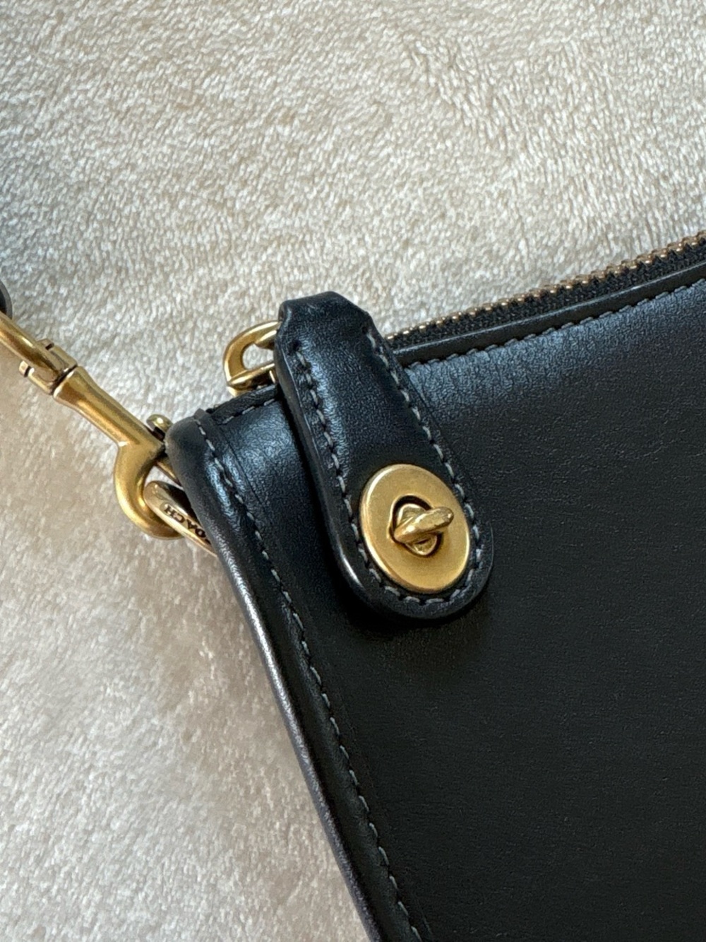 Coach Black Swinger Bag with Gold Hardware - Picture 4 of 6